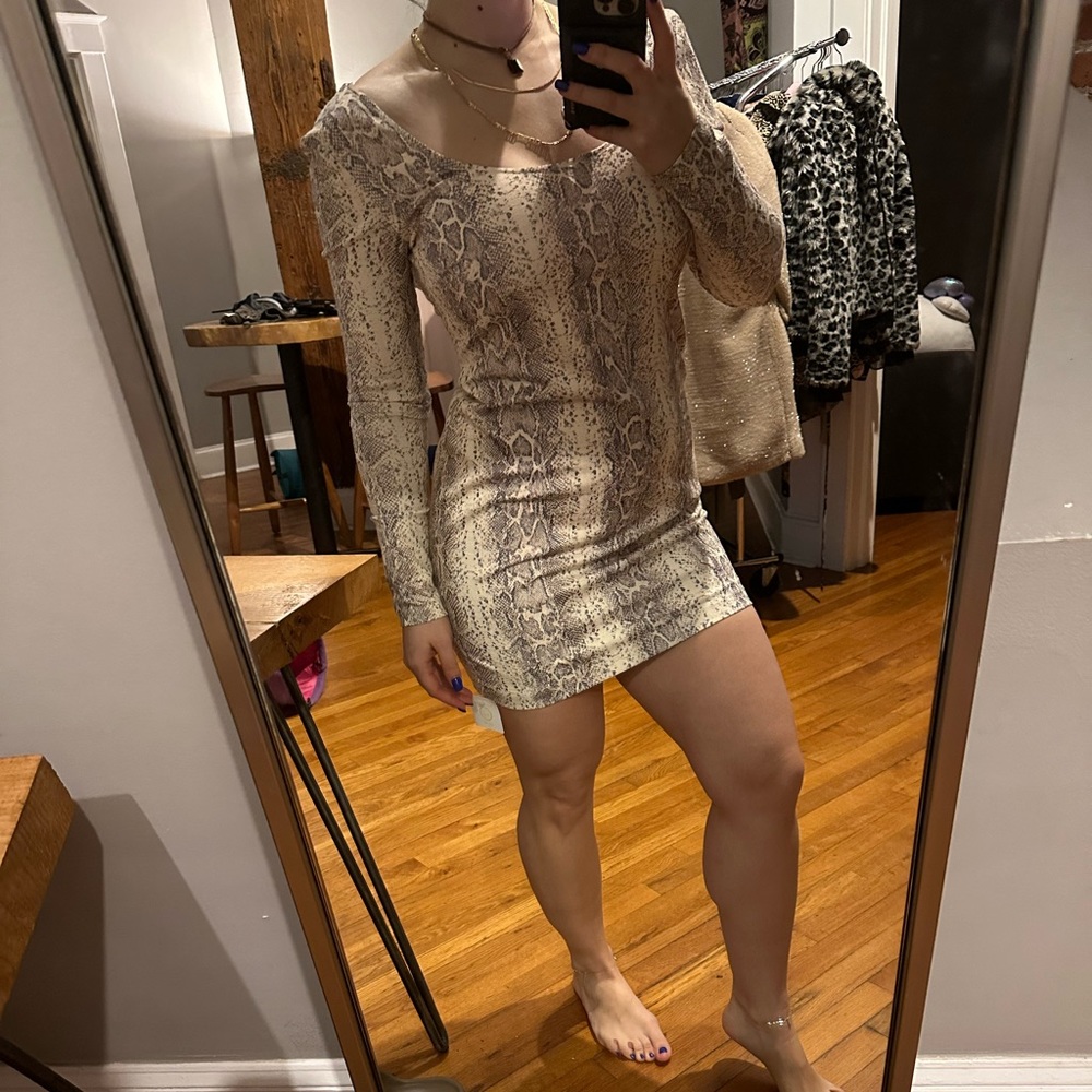 Long sleeve stylish snake print short dress